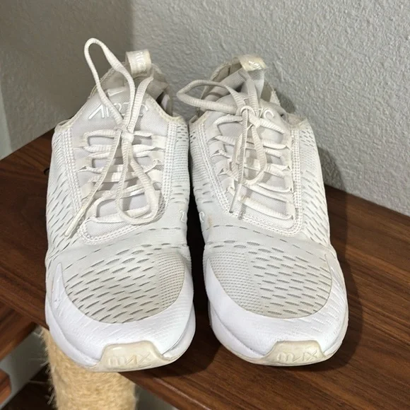 Nike Air Max 270. Size 6 Youth or Size 7 Women’s - Picture 8 of 11